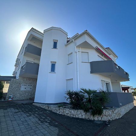 Apartment Karlo Novalja Bagian luar foto